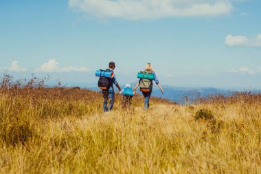 Aile hiking seyahat yaz açık havada
