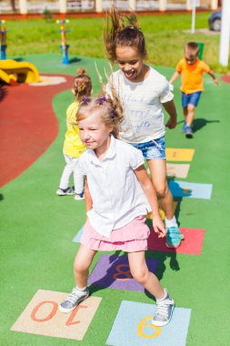 Duygular yaz açık havada oyun sırasında