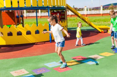Hayat çocuklar yaz aylarında açık havada için aktif bir şekilde