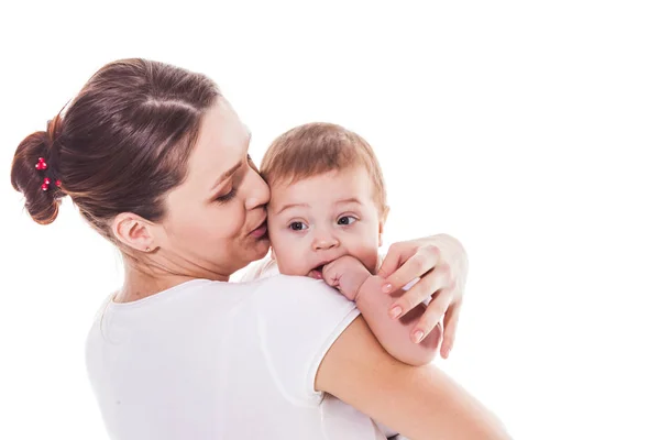 Madre sosteniendo a su hijo sobre un fondo blanco —  Fotos de Stock