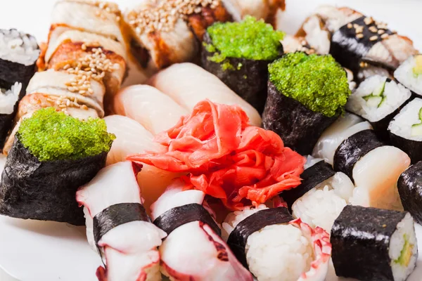 Set sushi en bolletjes, Japanse keuken — Stockfoto