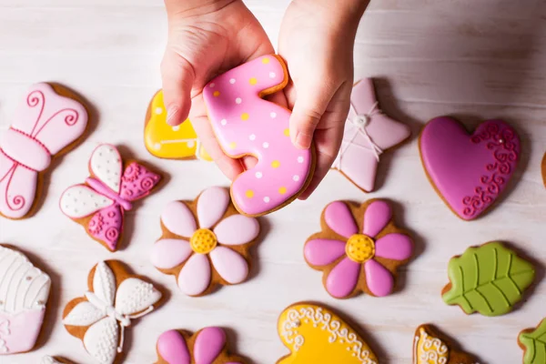 Pães de gengibre de férias doces para o dia de nascimento da menina — Fotografia de Stock