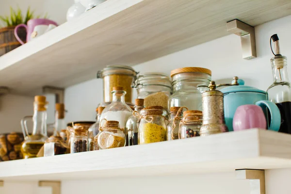 Bottels vintage con especias para la decoración del hogar de la cocina —  Fotos de Stock