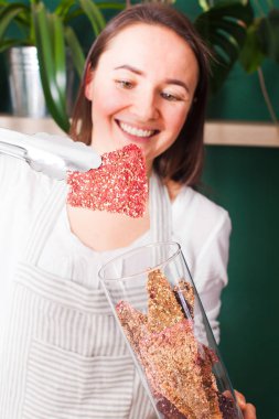Çiğ vegan kuru ekmek pancar ve susam ile susuz