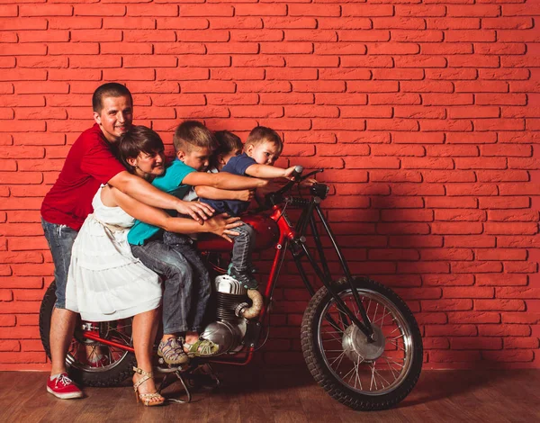 The concept of family travel on a motorcycle — Stock Photo, Image