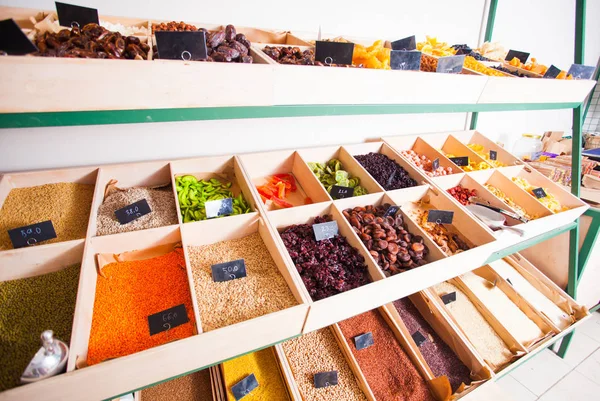 Coisas de comida na pequena loja eco friendly — Fotografia de Stock