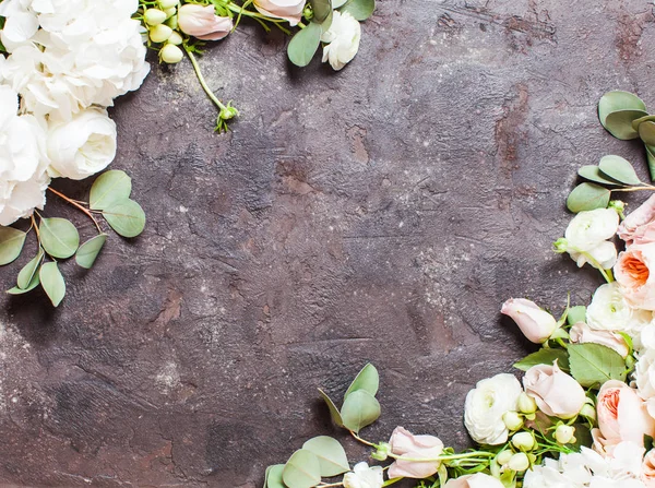 Borda de flores brancas para cartão de design de casamento — Fotografia de Stock