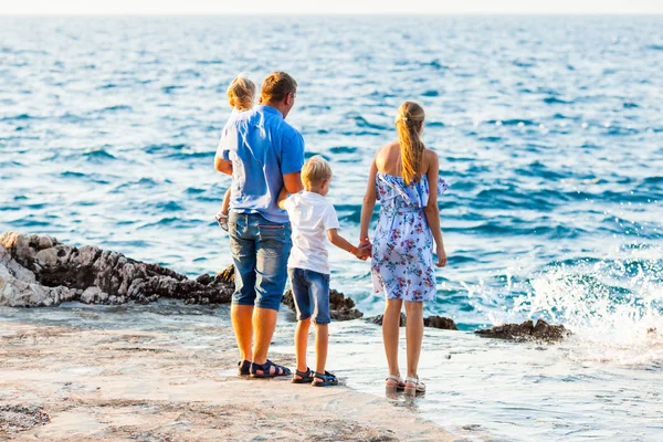 Family with kids walk on beach, family vacation — Stock Photo, Image