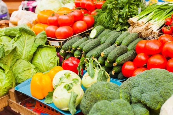 Świeże warzywa na rynku z bliska — Zdjęcie stockowe