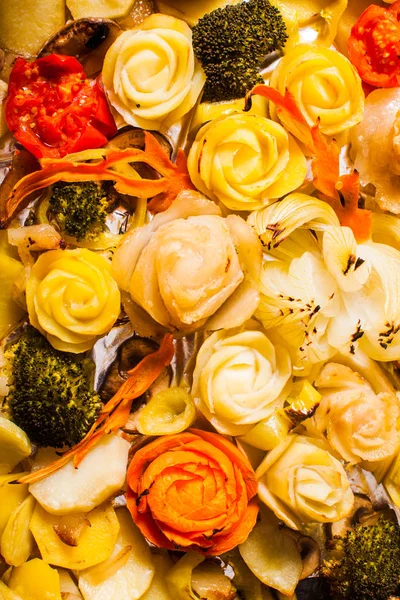 Légumes sculptés et gras après cuisson, vue sur le dessus — Photo