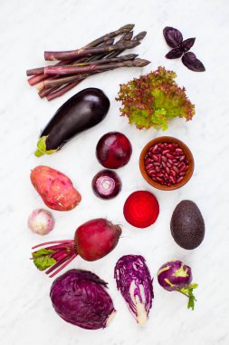 Renkli sebze pişirme konsepti. Taze sağlıklı gıda çeşitleri.