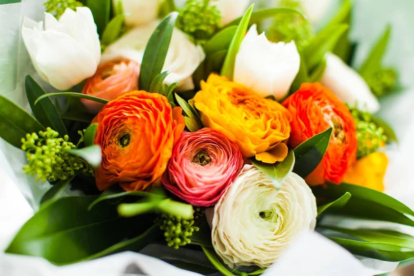 Bouquet of ranunculus of different shades close up — Stock Photo, Image