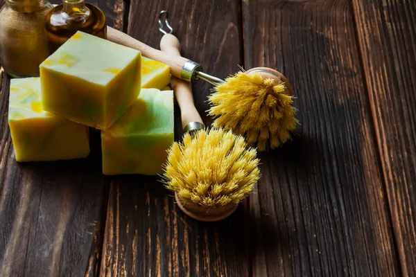 Composteerbare reinigingsmiddelen en zeep, natuurlijke gezonde levensstijl — Stockfoto