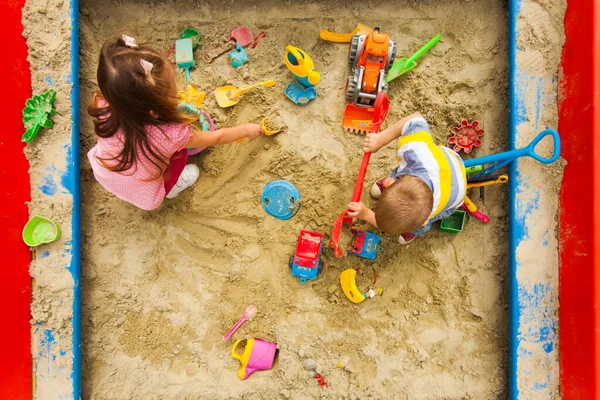 Vue du dessus des jeux d'enfants dans le bac à sable — Photo