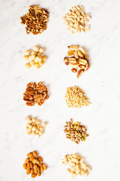 Různé typy sbírky ořechů, pohled shora — Stock fotografie