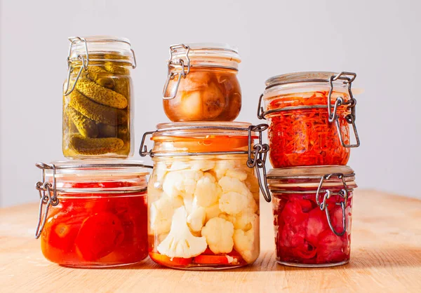 Las deliciosas verduras en escabeche para todos los gustos —  Fotos de Stock