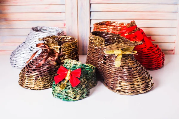 Set of toy shoes weaven from paper tubes — Stock Photo, Image