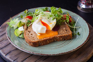 Basit ürünlerle lezzetli ve sağlıklı bir kahvaltı.