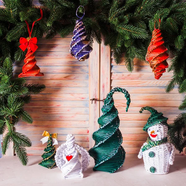 Zabawki świąteczne wykonane ze słomek papierowych wielokrotnego użytku — Zdjęcie stockowe