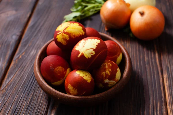 Close-up bowl with home colored Easter eggs — Stock Photo, Image