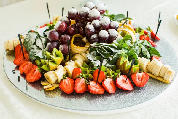 La squisita macedonia di frutta per la tavola delle vacanze — Foto Stock