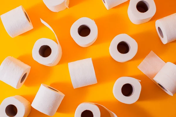 Top view of toilet paper rolls on the yellow — Stock Photo, Image