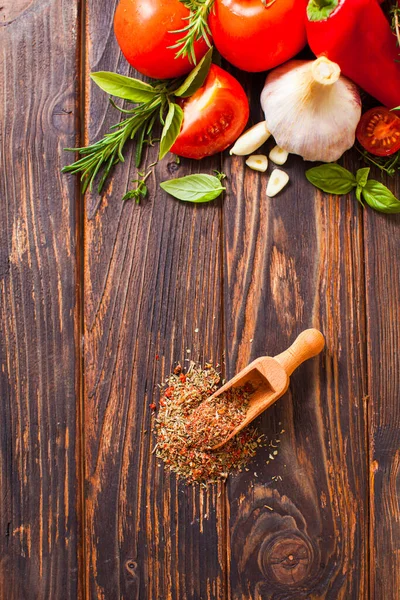 Las especias aromáticas están hechas de verduras frescas seleccionadas. — Foto de Stock