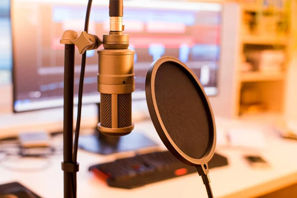 O equipamento para produção musical em casa — Fotografia de Stock