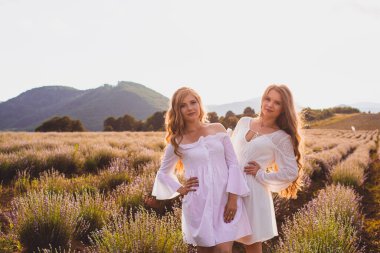 Mutlu kardeşlik kavramı, ailenle vakit geçirmek.