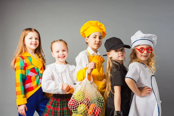 Meisjes kiezen een toekomstig beroep, afhankelijk van het personage — Stockfoto