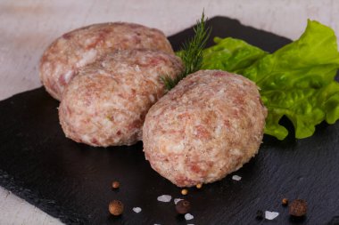 Çiğ Domuz pirzola - kıyılmış et