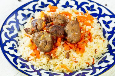 Havuç ve baharat ile kuzu pilav