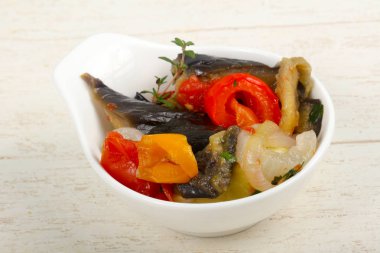 Buğulanmış sebze - patlıcan, domates, biber ve kabak