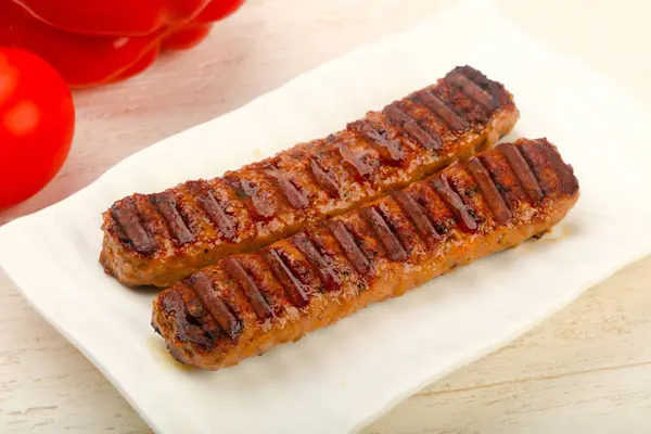 Embutidos Ternera Parrilla Sobre Mesa Blanca — Foto de Stock