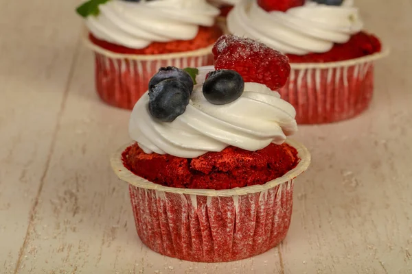 Cupcake Berries Cream — Stock Photo, Image