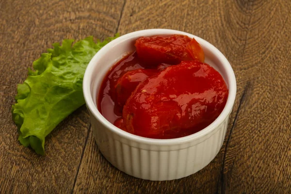 Tomates Pelados Con Jugo Bowl —  Fotos de Stock