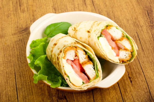 Panecillo Pollo Con Hojas Ensalada — Foto de Stock