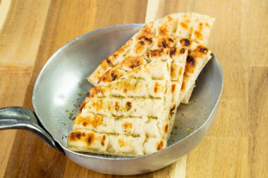 Kabın içinde ızgara Pide