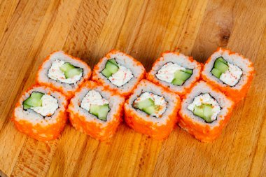 Yengeç ve tobiko ile rulo