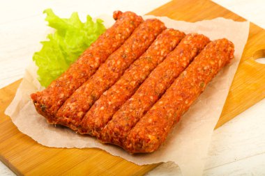 Çiğ Dana sosis ızgara için