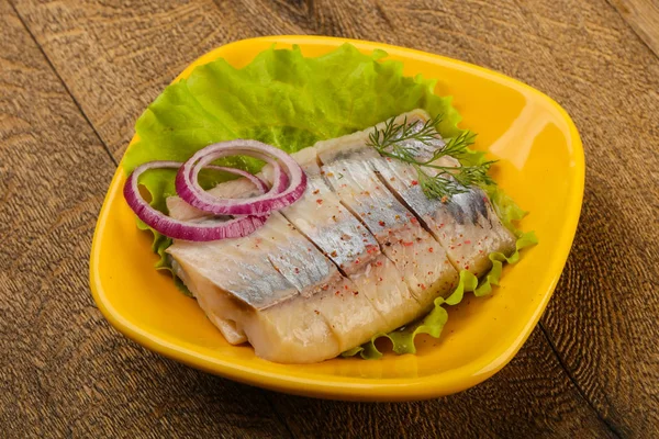 Heringsfilet Scheiben Geschnitten Mit Dill Und Zwiebeln — Stockfoto