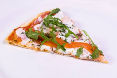 Pizza bir dilim somon roka hizmet 