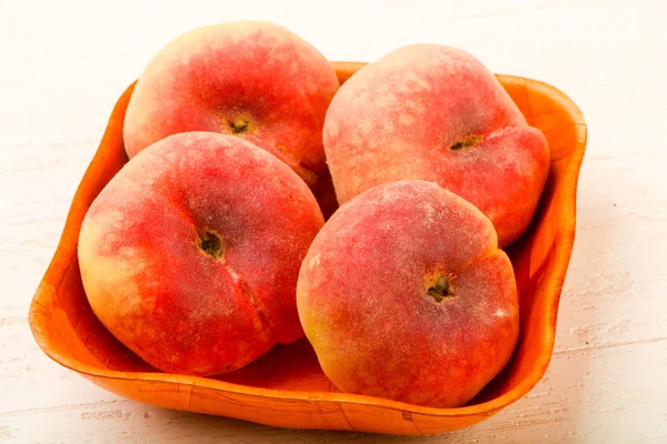 Tatlı ve sulu şeftali