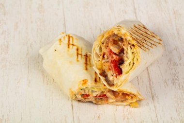 Et, sos ve salata ile iştah açıcı Calypso