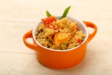 Etli ve sebzeli kuskus.