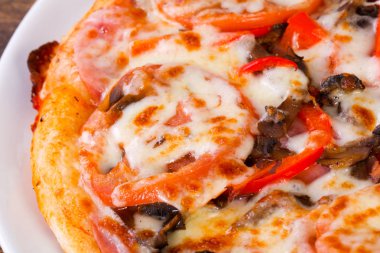 Jambon ve peynirli Pizza görünümü Kapat