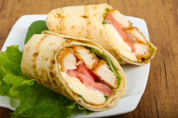 Rolo Pão Frango Com Folhas Salada — Fotografia de Stock