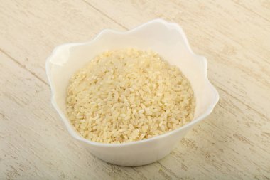 Çiğ pirinç yığın kase - yemek için hazır