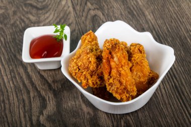 Ketçap ile çıtır tavuk kanatları