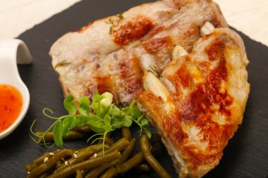 Kavrulmuş domuz yedek kaburga görünümü Kapat